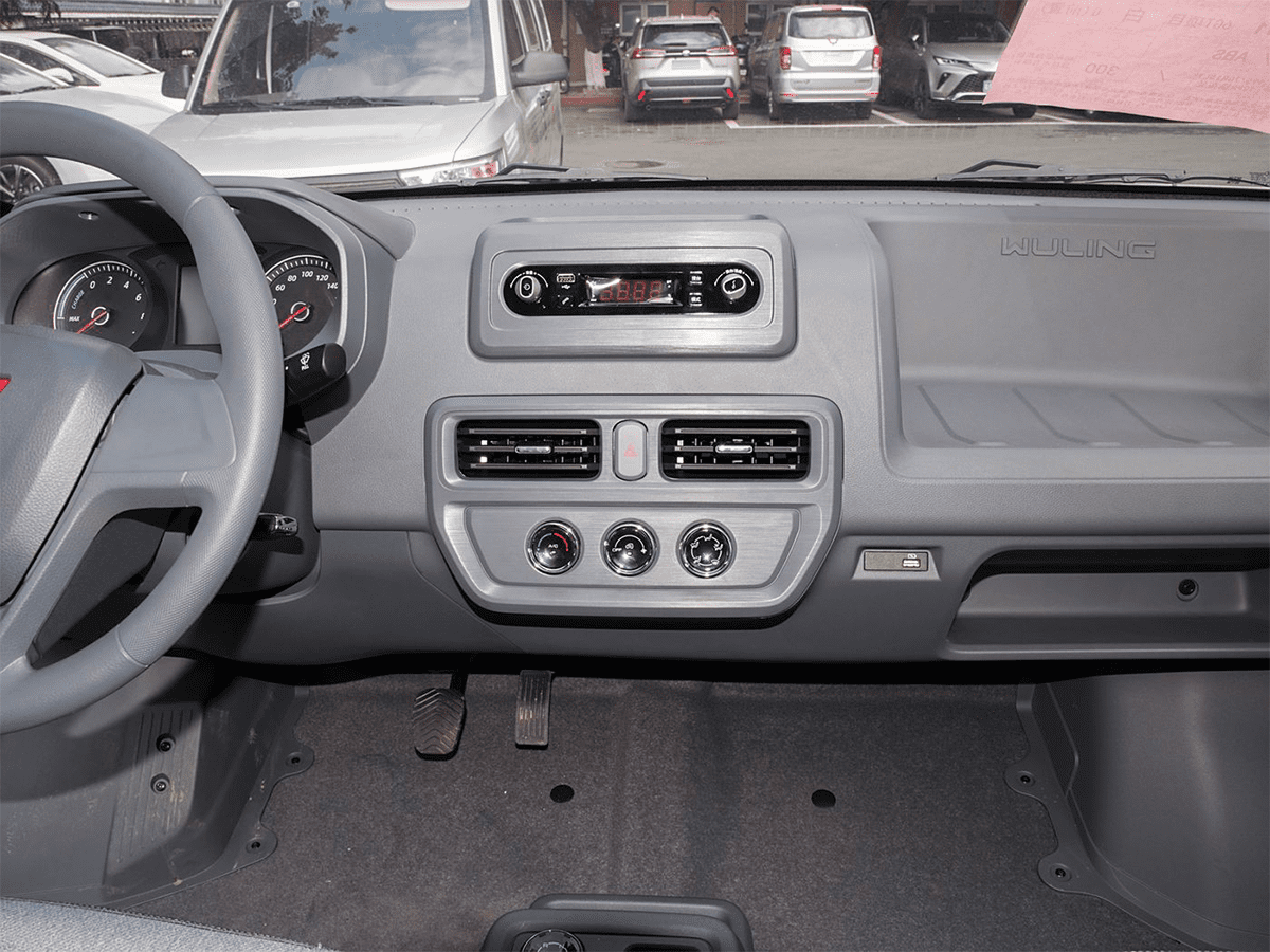 شاحنة الشحن الكهربائية Wuling Yangguang موديل 2025 